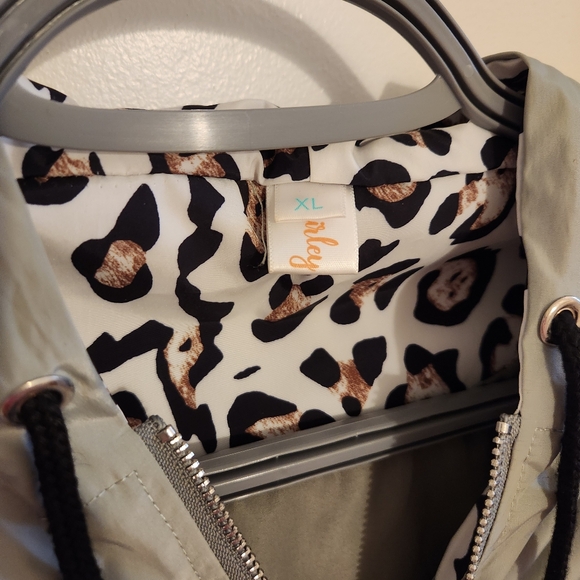 Pullover Windbreaker - Picture 3 of 6